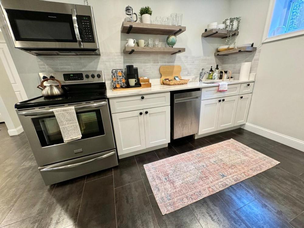 Modern Oasis-steps from DC with free private parking